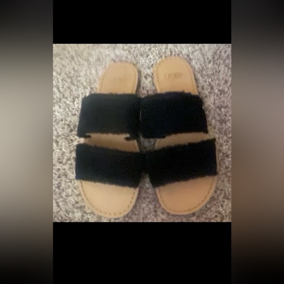 UGG Black Slides  .🌼 - Picture 2 of 4
